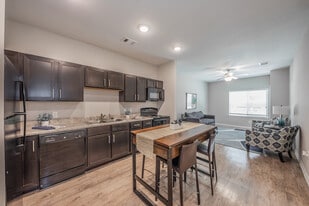 Commons at Manor in Manor, TX - Building Photo