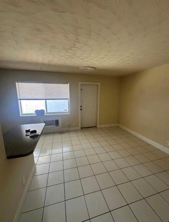 1219 NE 14th Ave in Fort Lauderdale, FL - Foto de edificio - Building Photo