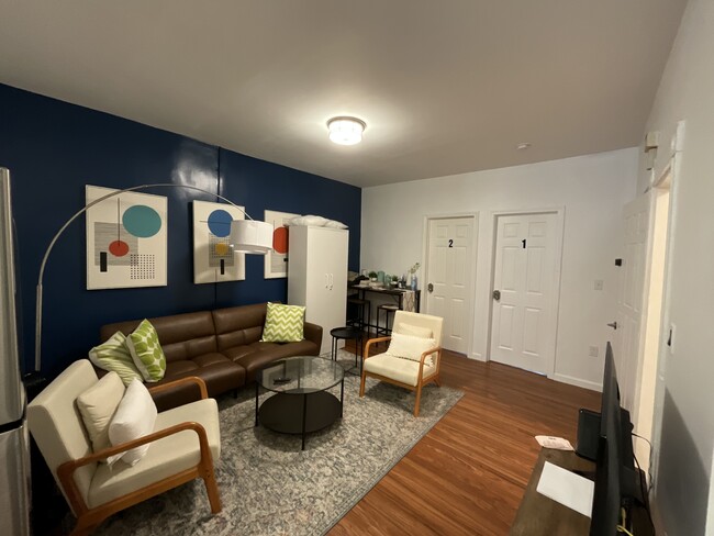 871 Harrison Ave, Unit 2 in Boston, MA - Foto de edificio - Building Photo