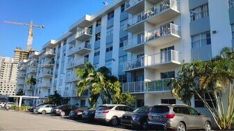 16465 NE 22nd Ave in Miami, FL - Building Photo