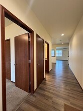 2003 W Sunnyview Ln in Ellensburg, WA - Foto de edificio - Building Photo