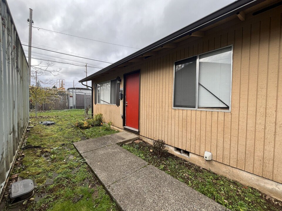 5825-5825 SE 83rd Ave in Portland, OR - Building Photo