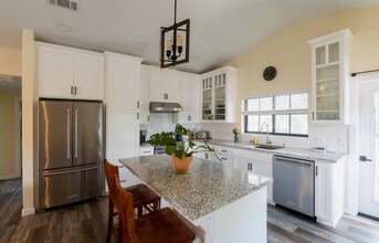 1334 Ella St in San Luis Obispo, CA - Building Photo - Building Photo