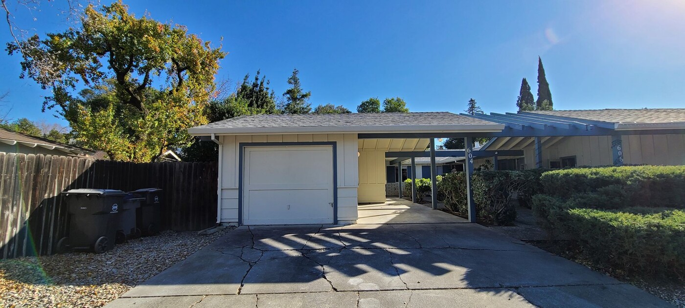 604 Radcliffe Dr in Davis, CA - Building Photo