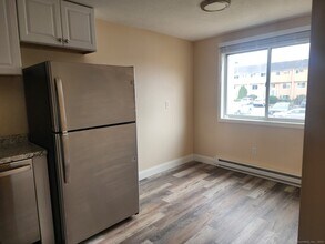 552 Shennecossett Rd in Groton, CT - Building Photo - Building Photo