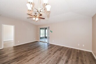 1817 Penzance Pkwy in Middleburg, FL - Foto de edificio - Building Photo