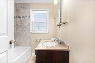 12865 Eureka Rd in Southgate, MI - Building Photo - Building Photo