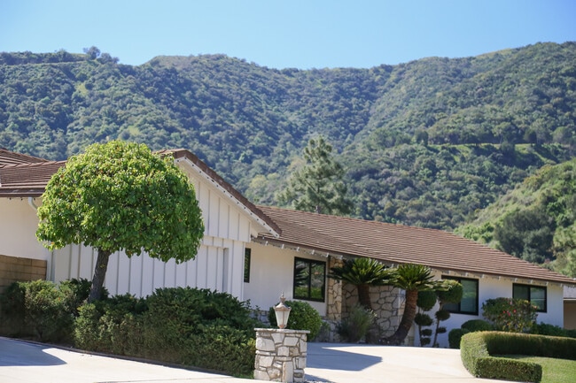 1310 J Lee Cir in Glendale, CA - Building Photo - Building Photo