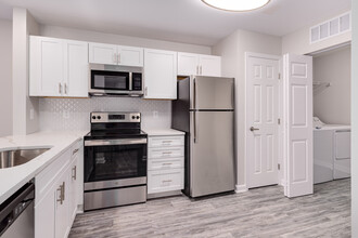 Chase Heritage in Sterling, VA - Foto de edificio - Interior Photo