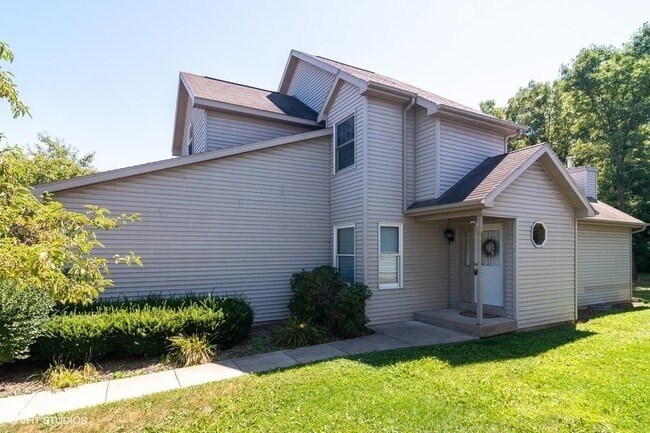 106 E Fox St in Yorkville, IL - Building Photo - Building Photo
