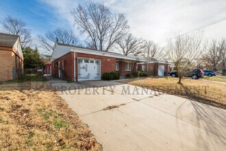 1720 S Windsor Rd in Wichita, KS - Foto de edificio - Building Photo