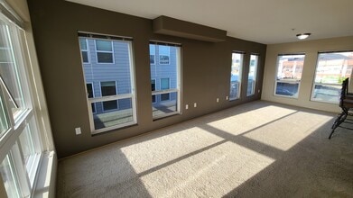 2824 Grand Ave in Everett, WA - Foto de edificio - Building Photo