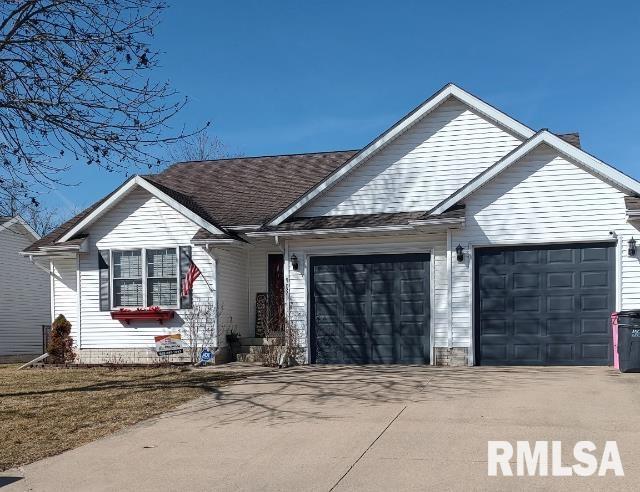 905 Cypress Dr in Colona, IL - Foto de edificio