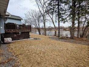 8237 Quinn Rd in Bloomington, MN - Building Photo - Building Photo