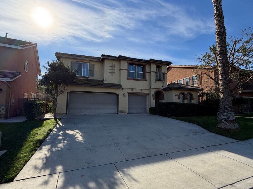 13767 Star Ruby Ave in Corona, CA - Building Photo