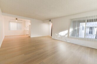 306 Avenida Granada in San Clemente, CA - Building Photo - Building Photo