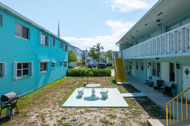 Townsite Apartments Thirteen Condominiums in Lake Worth, FL - Foto de edificio - Building Photo