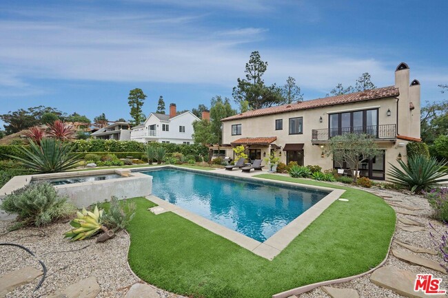 1301 Linda Flora Dr in Los Angeles, CA - Building Photo - Building Photo