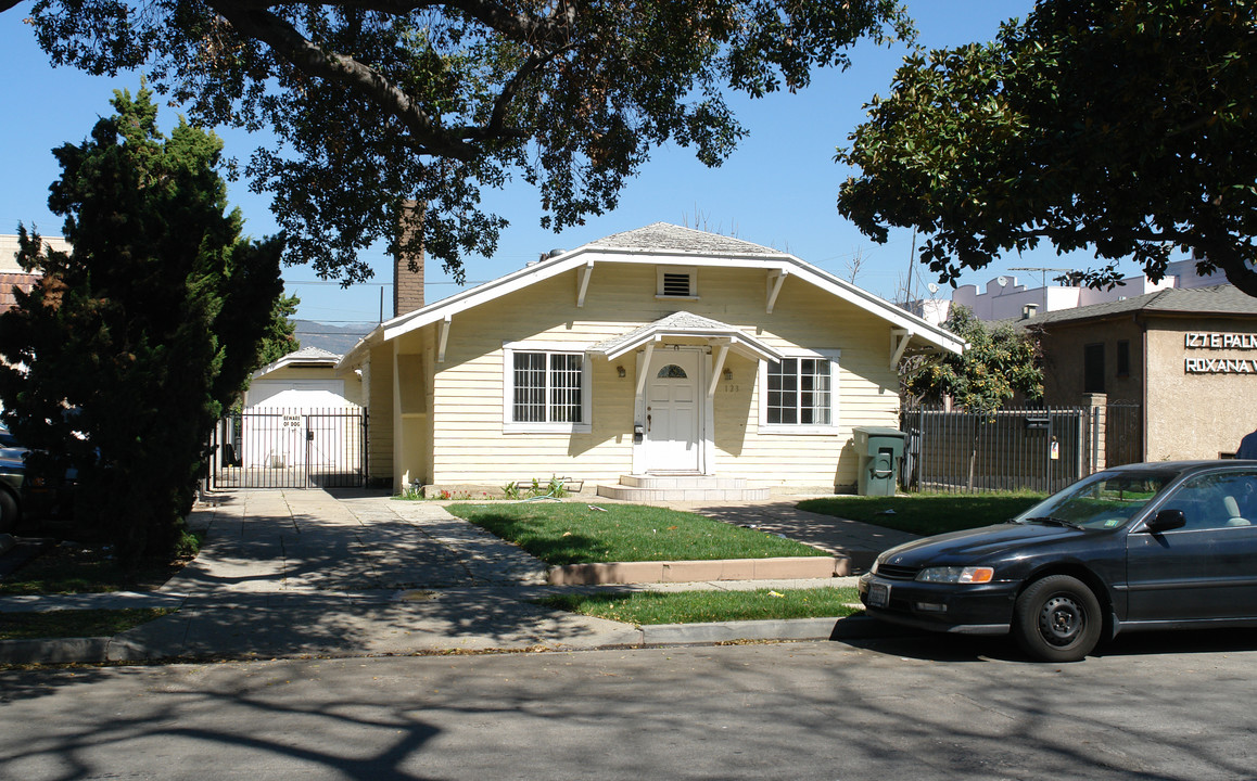 123 E Palmer Ave in Glendale, CA - Building Photo