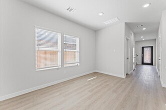 259 Forest W St in Montgomery, TX - Building Photo - Building Photo