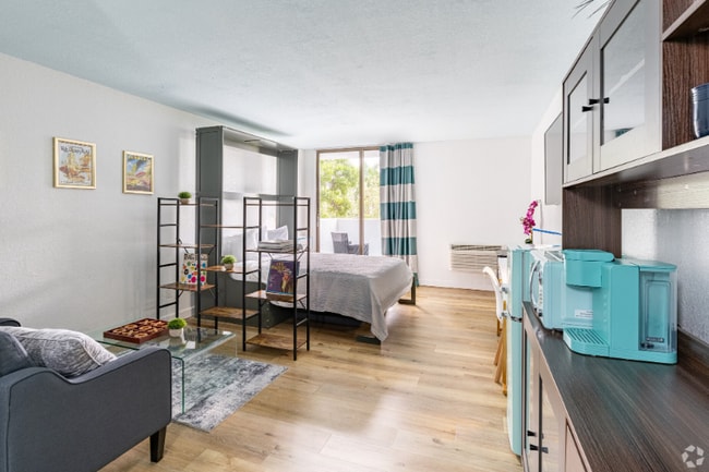property at 3501 Inverrary Blvd