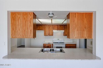 5333 W Port Au Prince Ln in Glendale, AZ - Building Photo - Building Photo