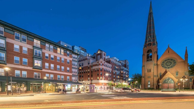 13 Magazine St, Unit 607 in Cambridge, MA - Foto de edificio - Building Photo