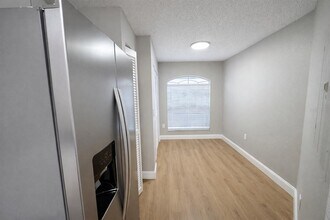 14639 Par Club Cir in Tampa, FL - Building Photo - Building Photo