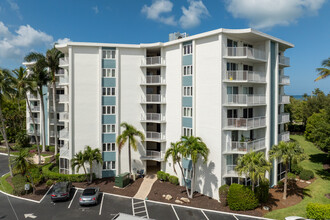 Del Mar Club in Naples, FL - Foto de edificio - Building Photo