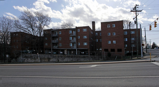 2125-2133 19th St N in Arlington, VA - Foto de edificio - Building Photo