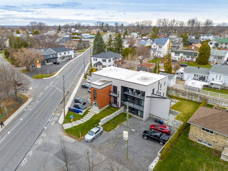 120 Sainte-Rose Boul E in Laval, QC - Building Photo