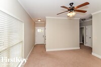 960 Maple Trce photo'