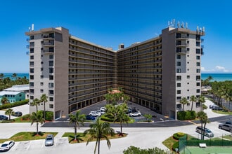 Sea Pointe Towers in Fort Pierce, FL - Building Photo - Primary Photo