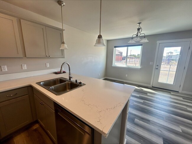 610 Mead Ave in Everson, WA - Building Photo - Building Photo