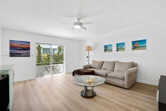 1601 Bay Rd in Miami Beach, FL - Building Photo - Building Photo