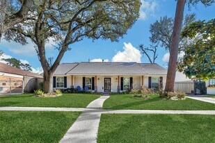 955 Thornton Rd in Houston, TX - Building Photo