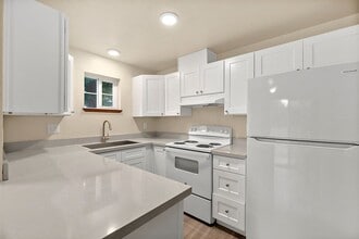 Firwood Grove Apartment LLC in Lacey, WA - Building Photo - Interior Photo