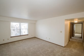 Southview Park Apartments in Neenah, WI - Building Photo - Building Photo