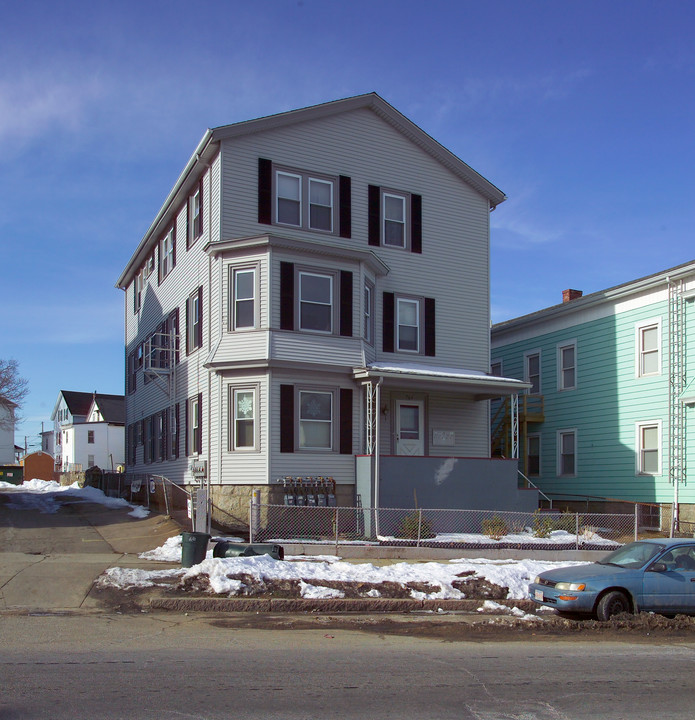 763 Plymouth Ave in Fall River, MA - Foto de edificio