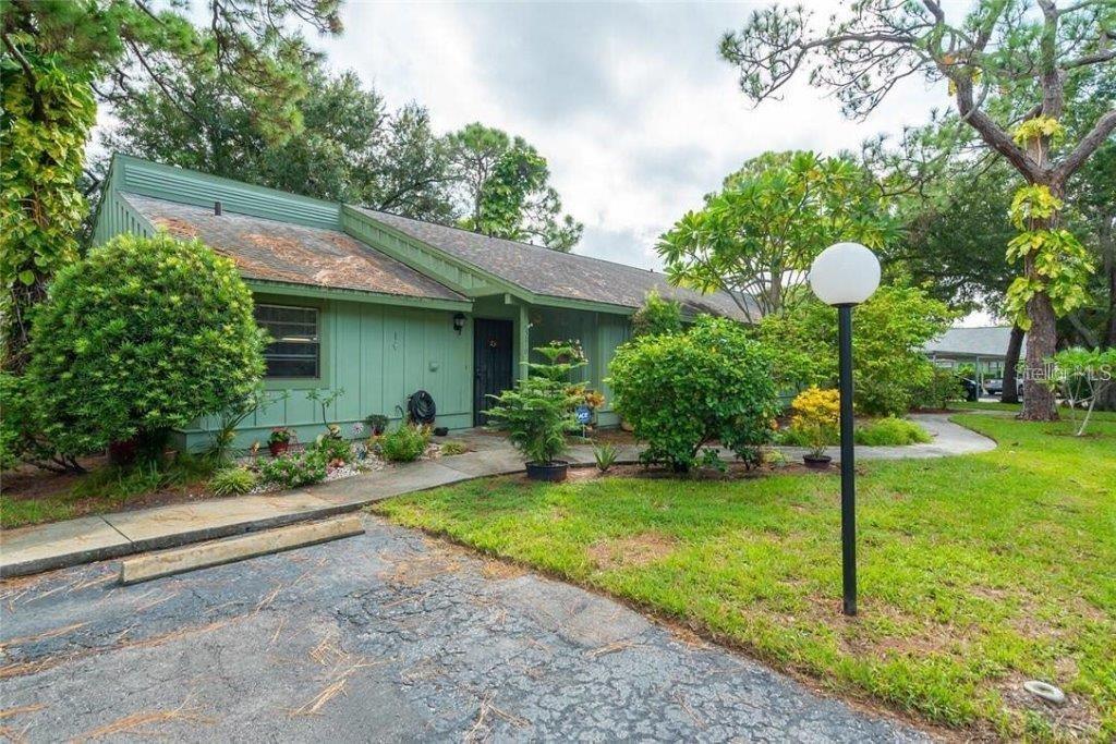 5010 Barrington Cir in Sarasota, FL - Building Photo