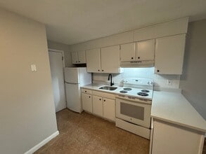 50 Danbury Dr in Methuen, MA - Building Photo - Building Photo