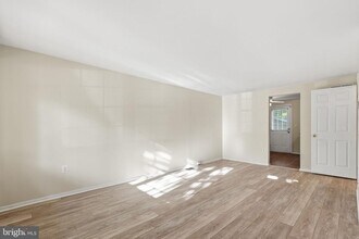 129 Bickel Ct in Sterling, VA - Building Photo - Building Photo