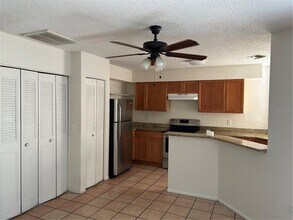 3656 Meriden Ave in Oldsmar, FL - Foto de edificio - Building Photo