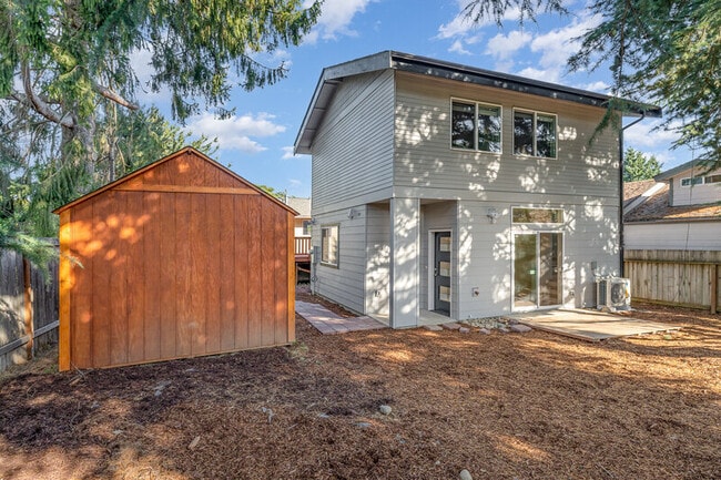 9217 Evanston Ave N in Seattle, WA - Building Photo - Building Photo