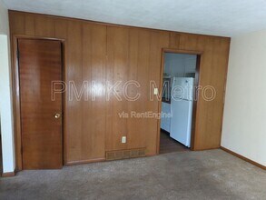 526 E Walnut St in Independence, MO - Building Photo - Building Photo