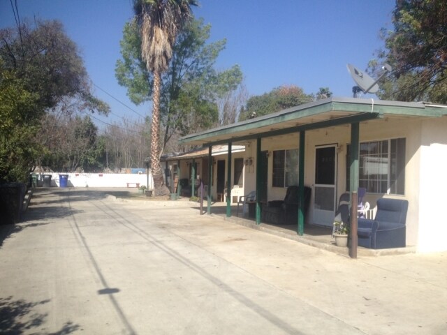 1243-1249 W Fernleaf Ave in Pomona, CA - Foto de edificio