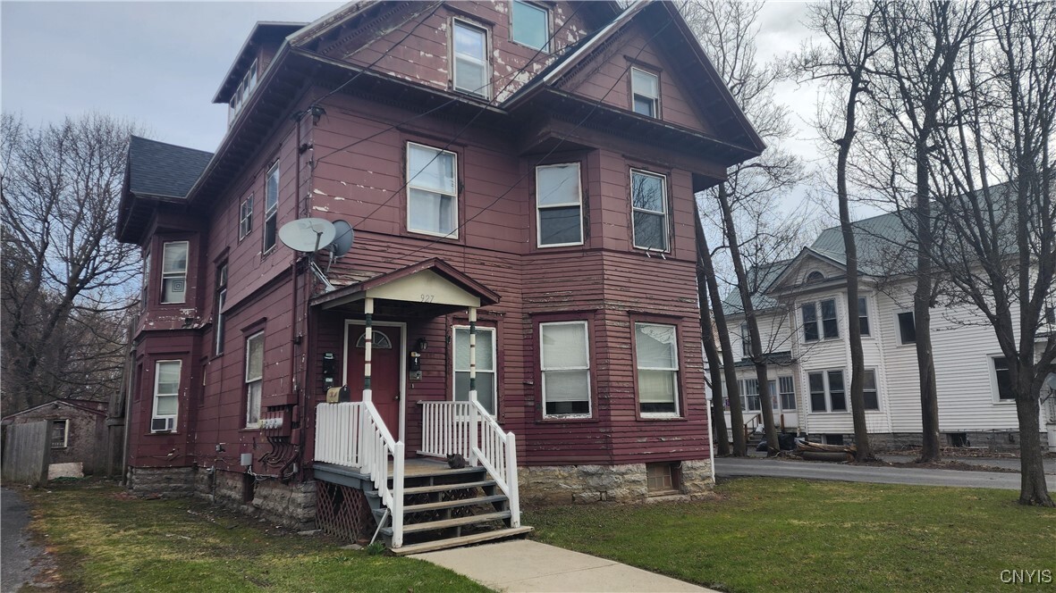 927 State St in Watertown, NY - Building Photo