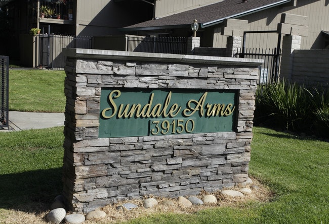 Sundale Arms in Fremont, CA - Building Photo - Building Photo