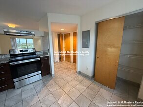 154 North Beacon St, Unit B2 in Boston, MA - Foto de edificio - Building Photo