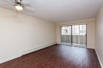 Harbourview Terrace Apartments in North Vancouver, BC - Building Photo - Building Photo